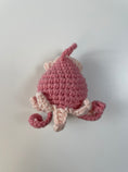 Incarcati imaginea in vizualizatorul Galerie, Jucarie calamar, crosetata manual, Bobi Craft